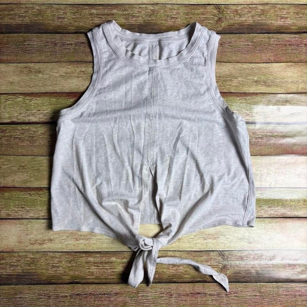 Lululemon Cropped Tank with Tie Front in cream‎ with light pink accents size 4?